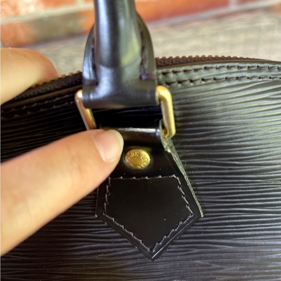 💕Authentic Louis Vuitton Epi Alma - Picture 10 of 16